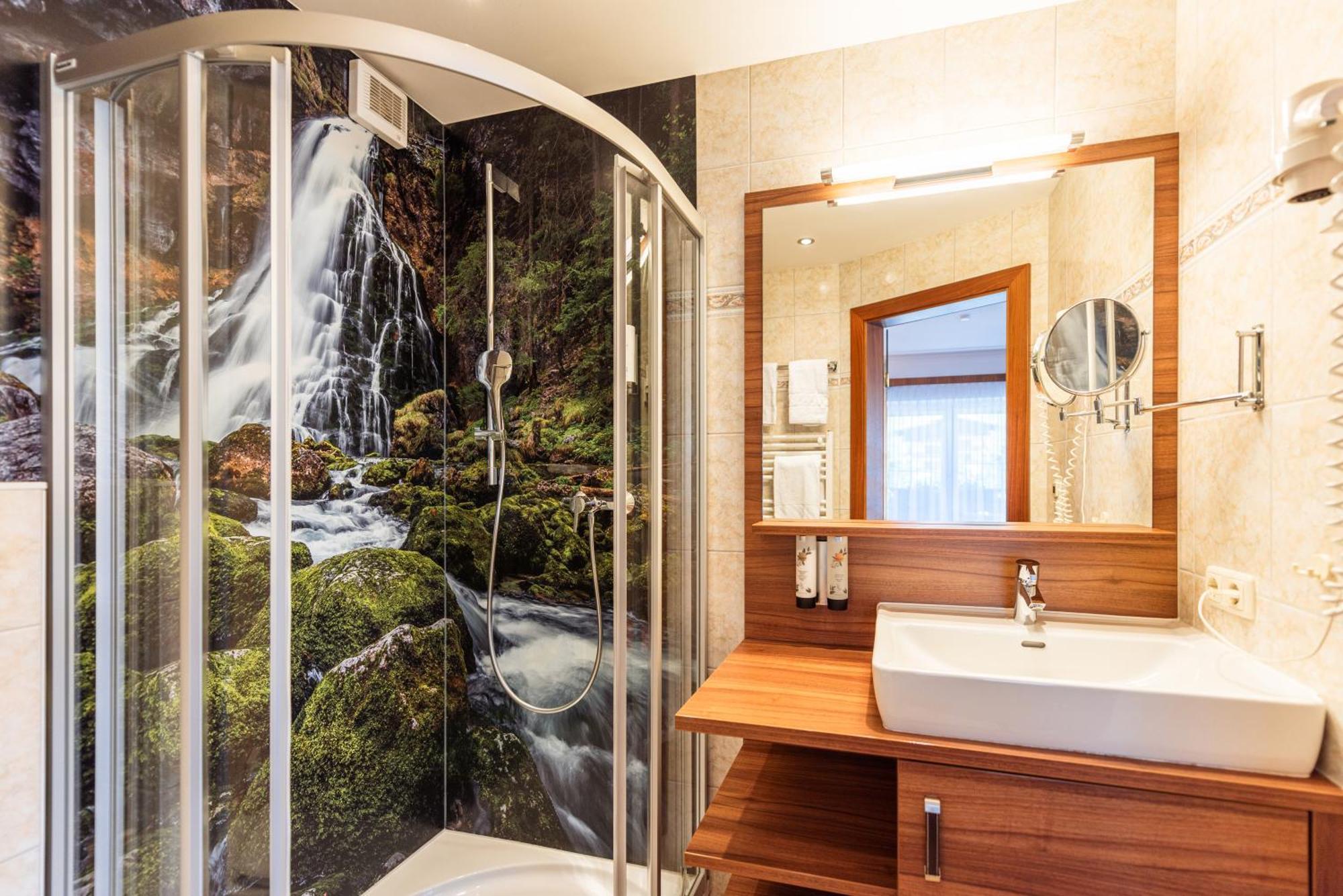 Hotel Lohningerhof Maria Alm am Steinernen Meer Rum bild
