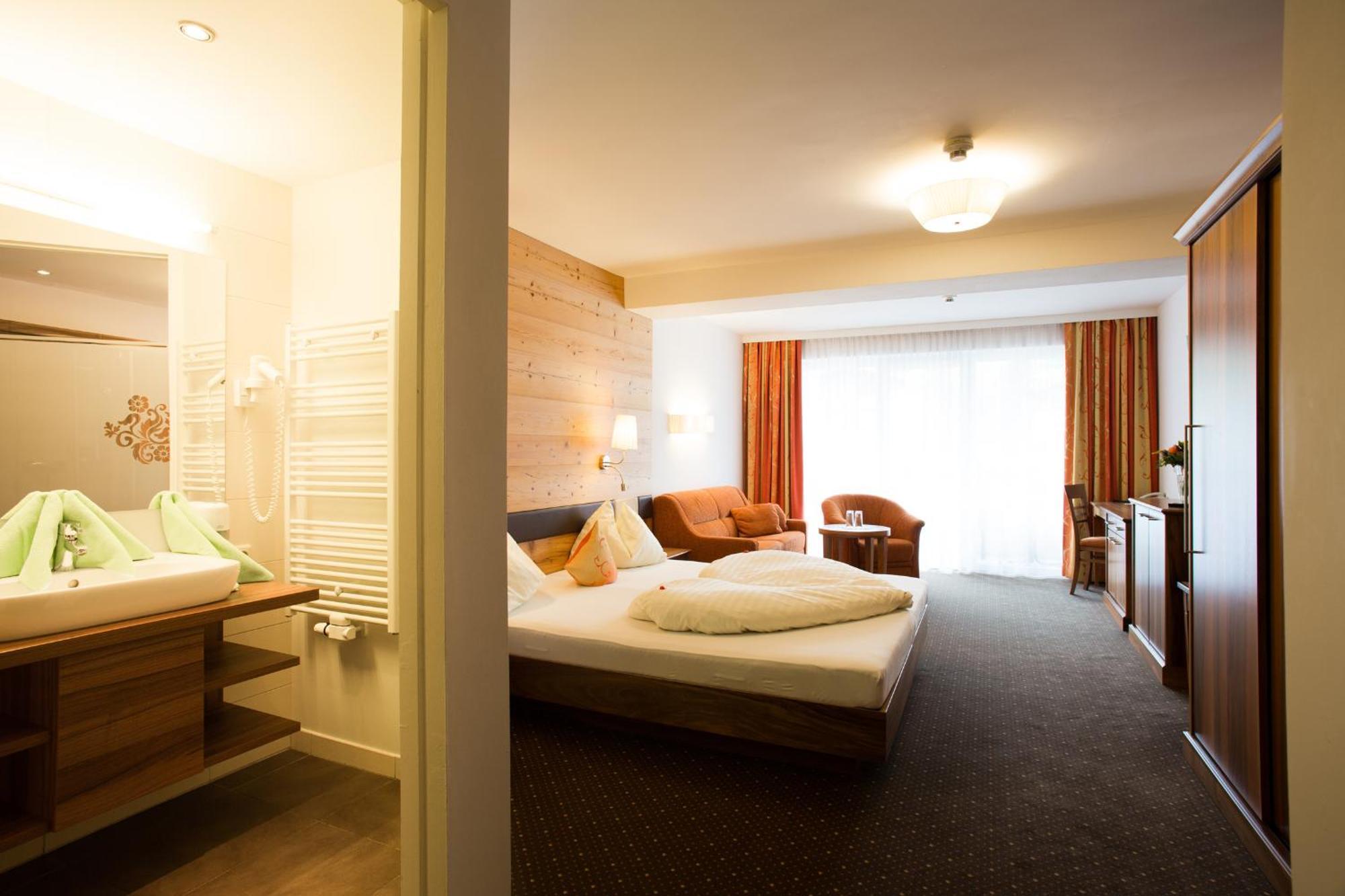 Hotel Lohningerhof Maria Alm am Steinernen Meer Rum bild
